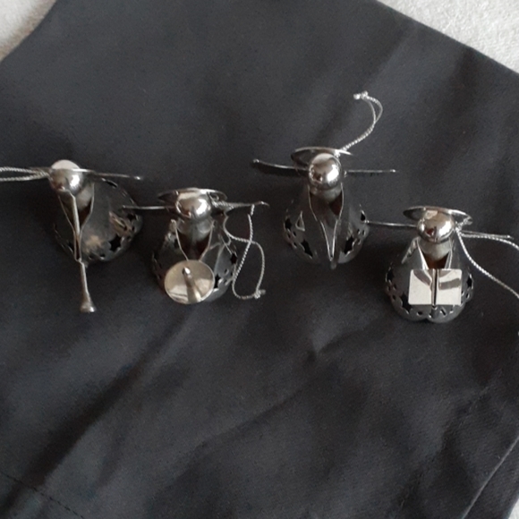 4 metal angel ornaments made in China. - Picture 7 of 8